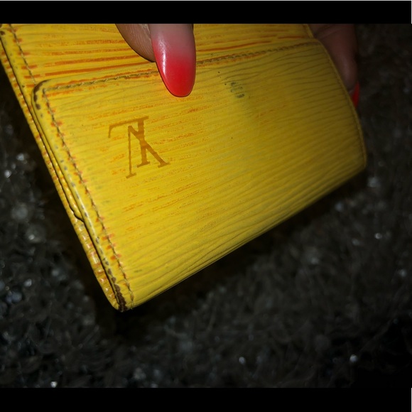 SOLD!!!!  Louis Vuitton Yellow Epi Leather 6 key holder - Picture 3 of 8